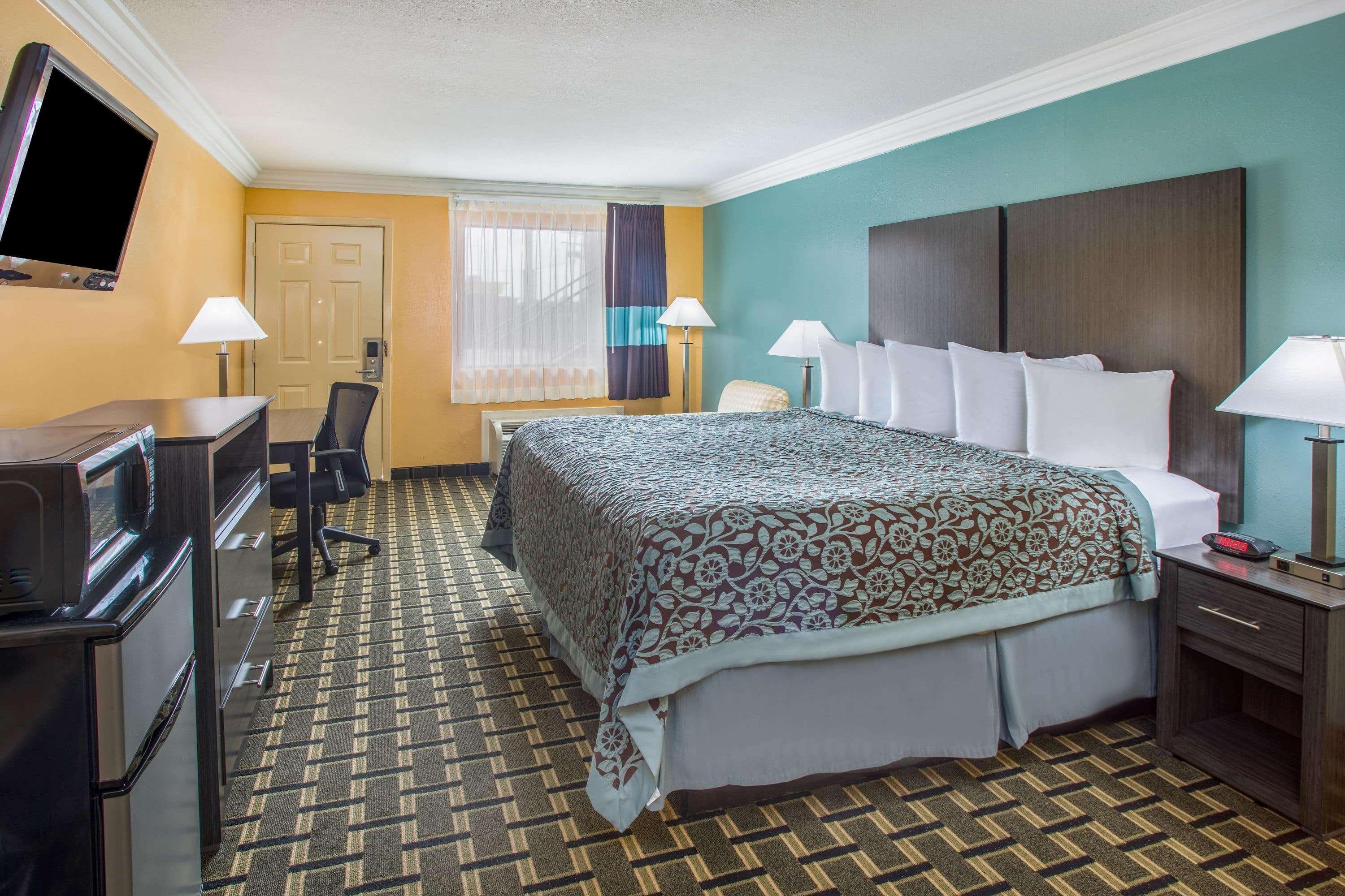 Days Inn By Wyndham Crowley Екстер'єр фото