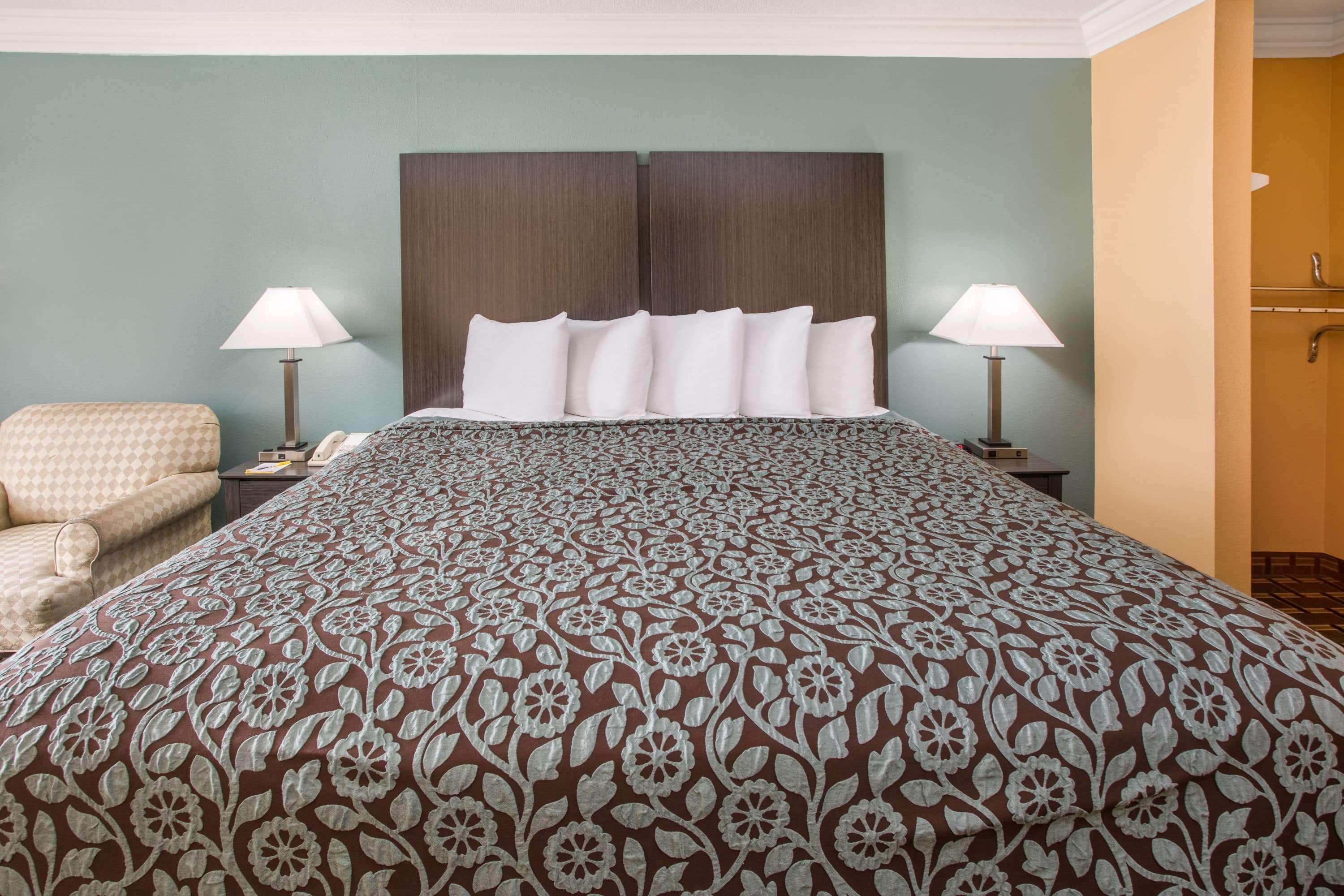 Days Inn By Wyndham Crowley Екстер'єр фото