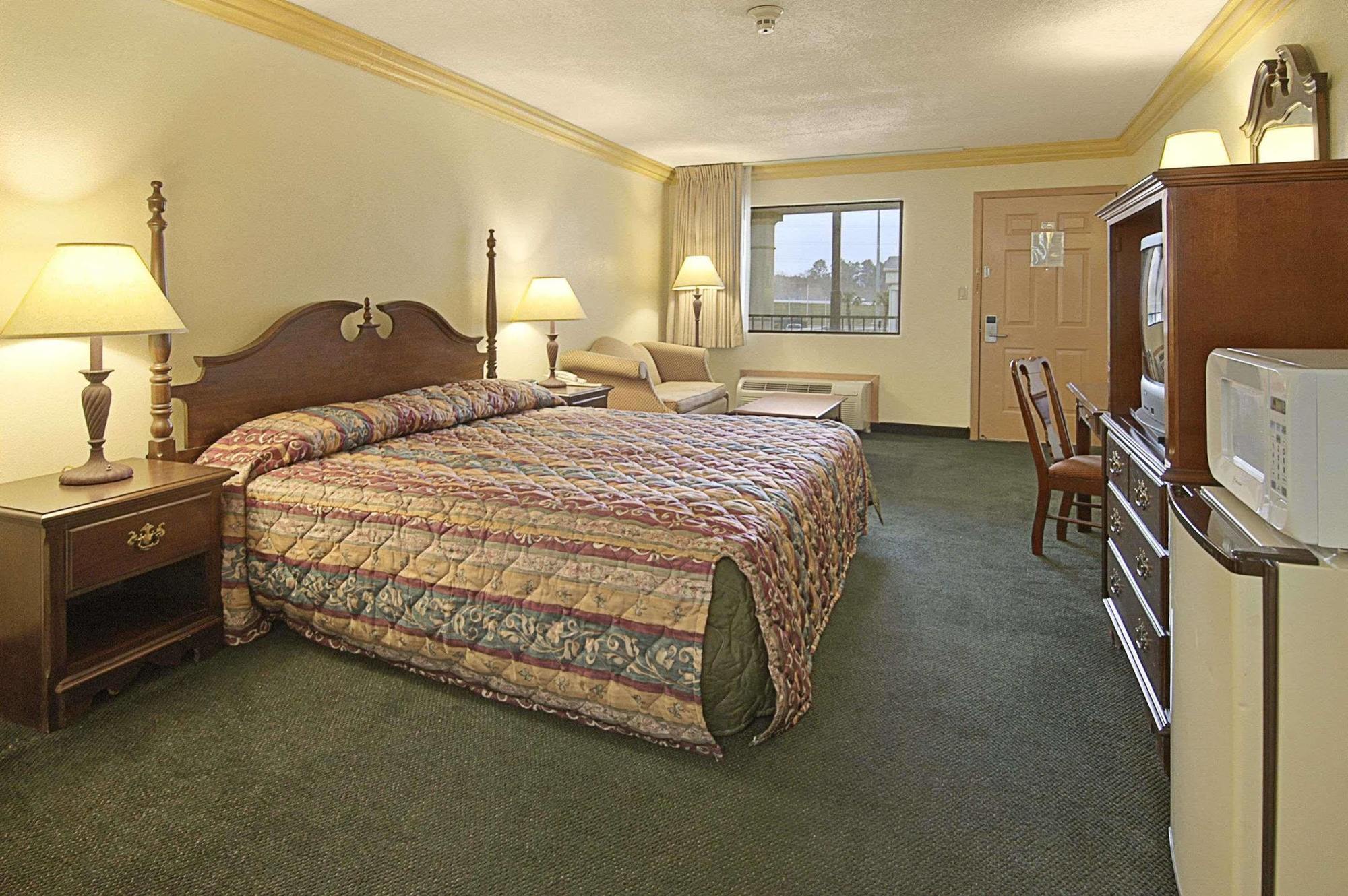 Days Inn By Wyndham Crowley Номер фото